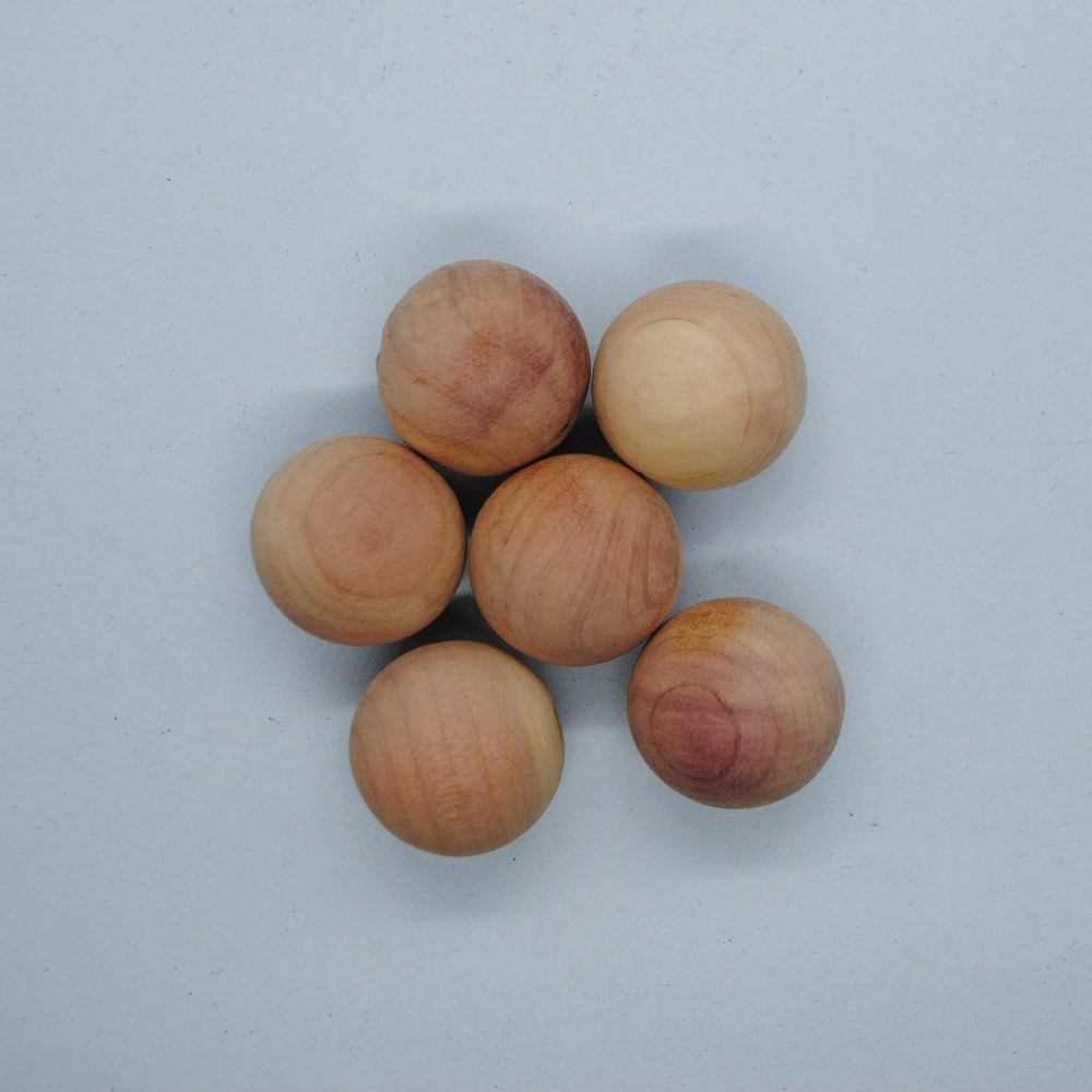 Cedertræ - Mølkugler