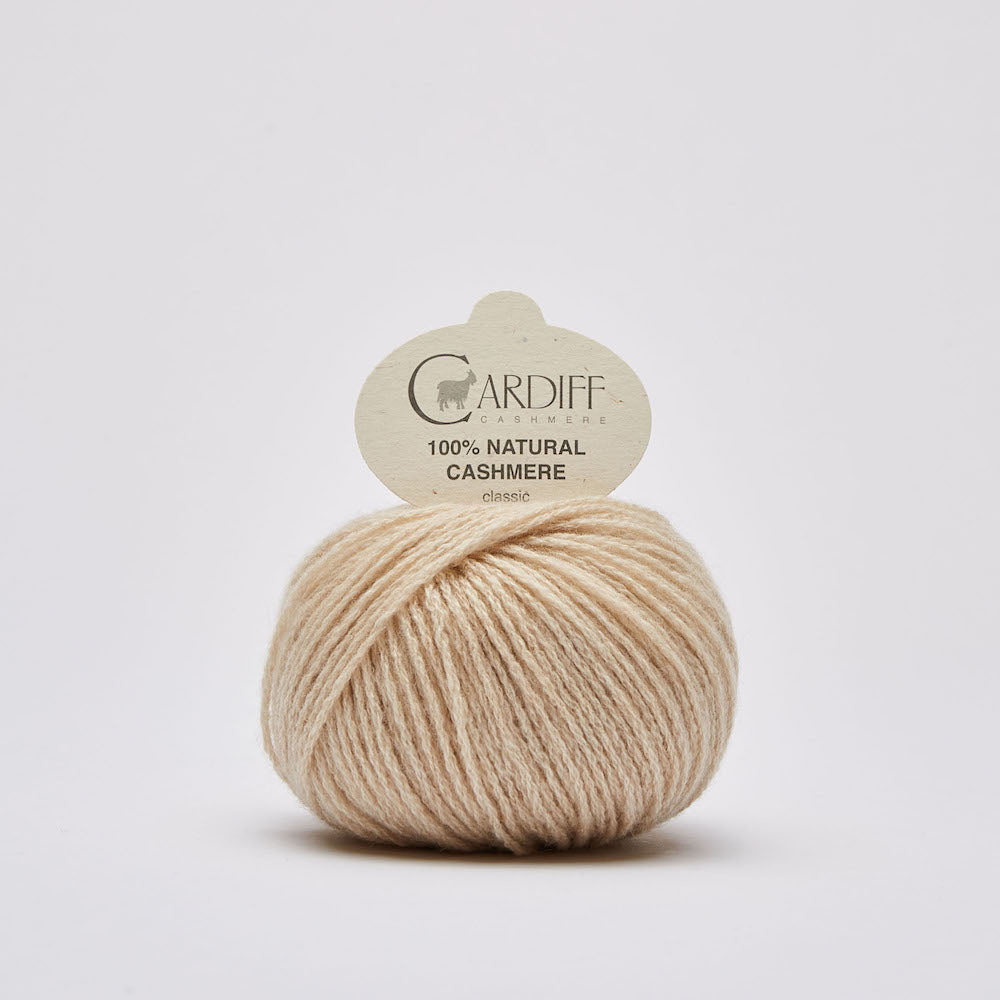 Cashmere Classic fra Cardiff Cashmere i creme. Lækkert og blødt garn i 100% cashmere.
