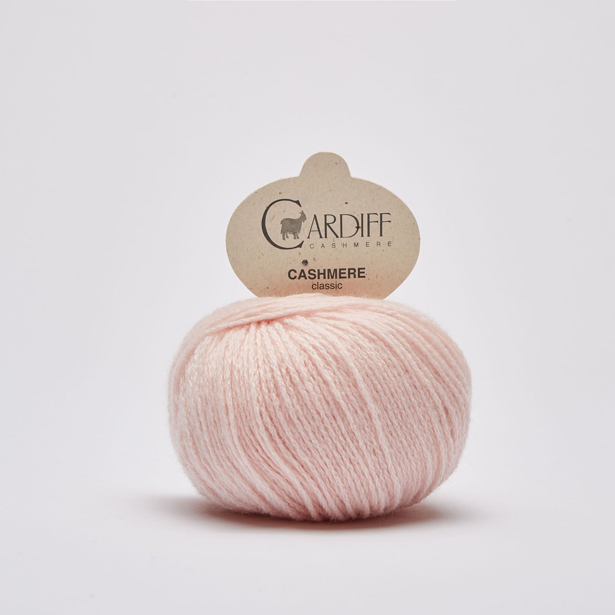 Cashmere Classic fra Cardiff Cashmere i lys rosa. Lækkert og blødt garn i 100% cashmere.