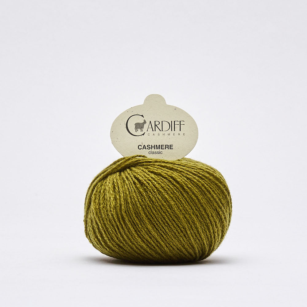 Cashmere Classic fra Cardiff Cashmere i matcha grøn. Lækkert og blødt garn i 100% cashmere.