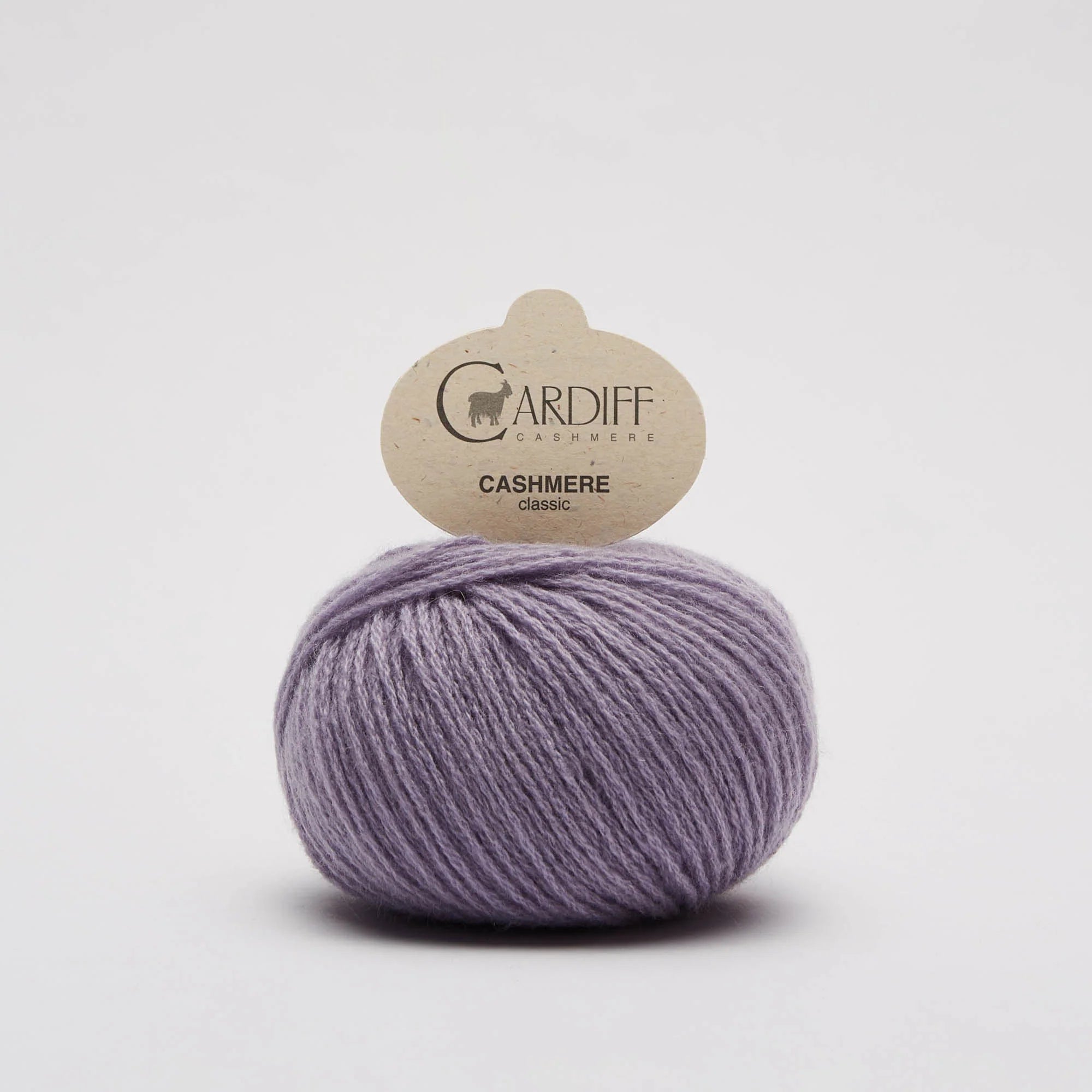 Cashmere Classic fra Cardiff Cashmere i lys lilla. Lækkert og blødt garn i 100% cashmere.