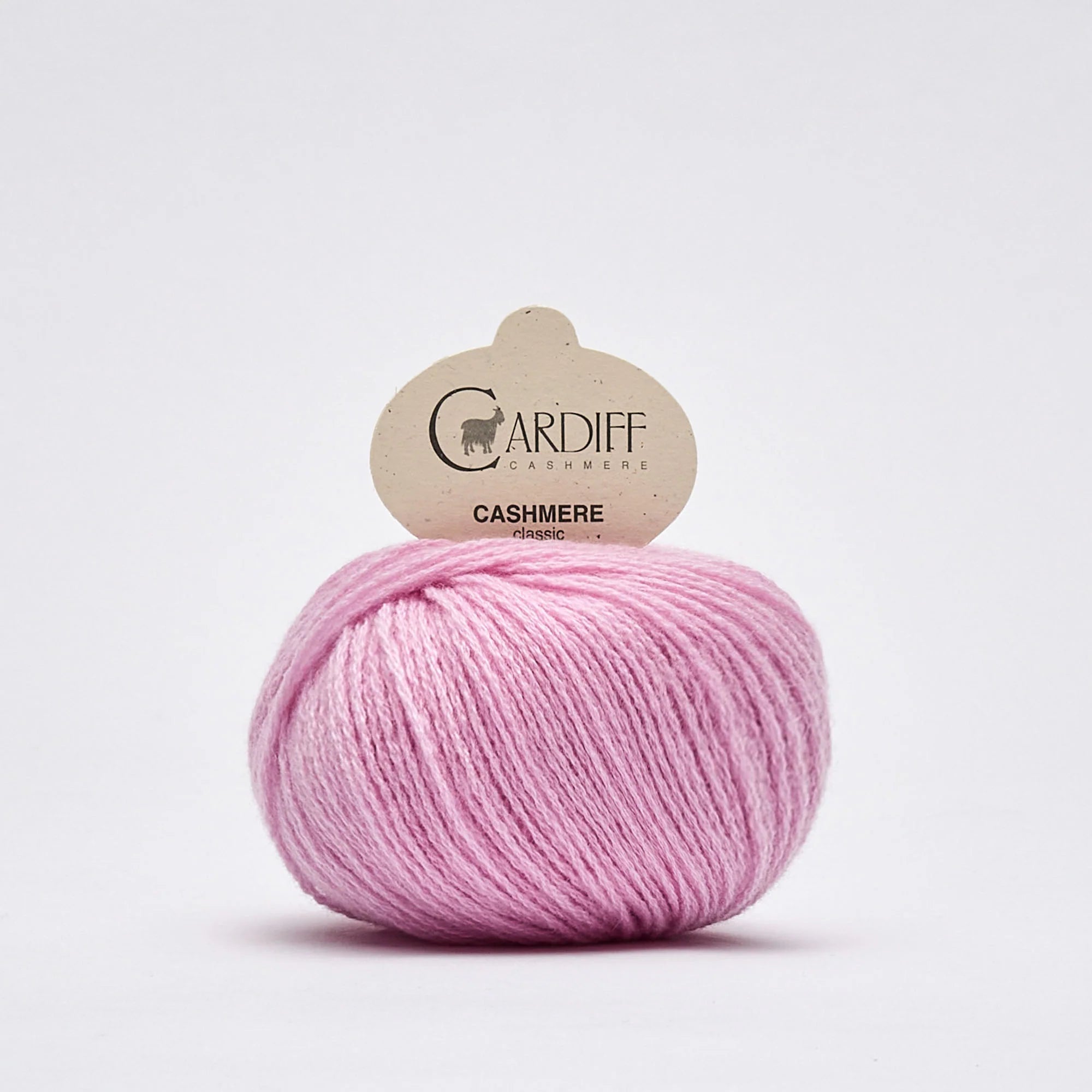 Cashmere Classic fra Cardiff Cashmere i lyserød. Lækkert og blødt garn i 100% cashmere.