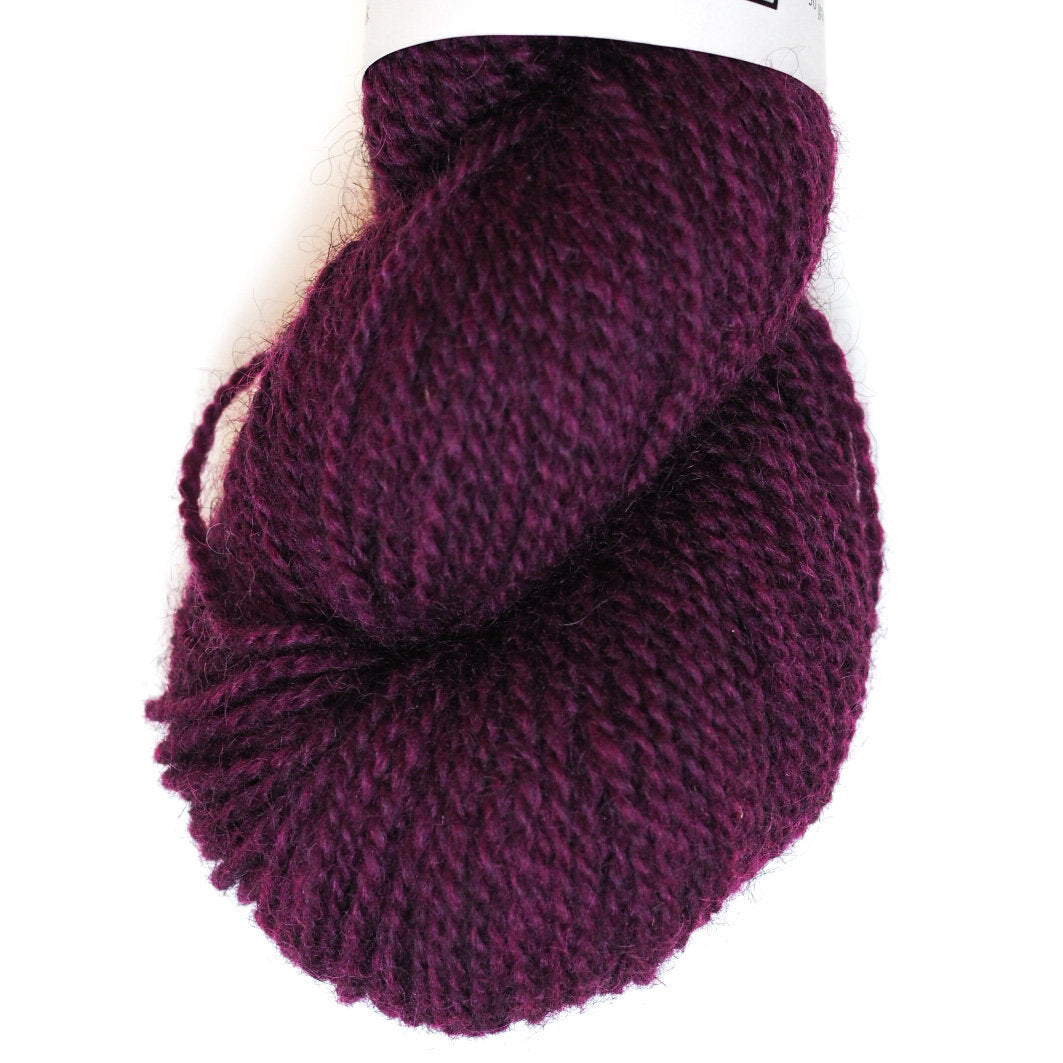Hjelholt Håndværksgarn i Aubergine 09
