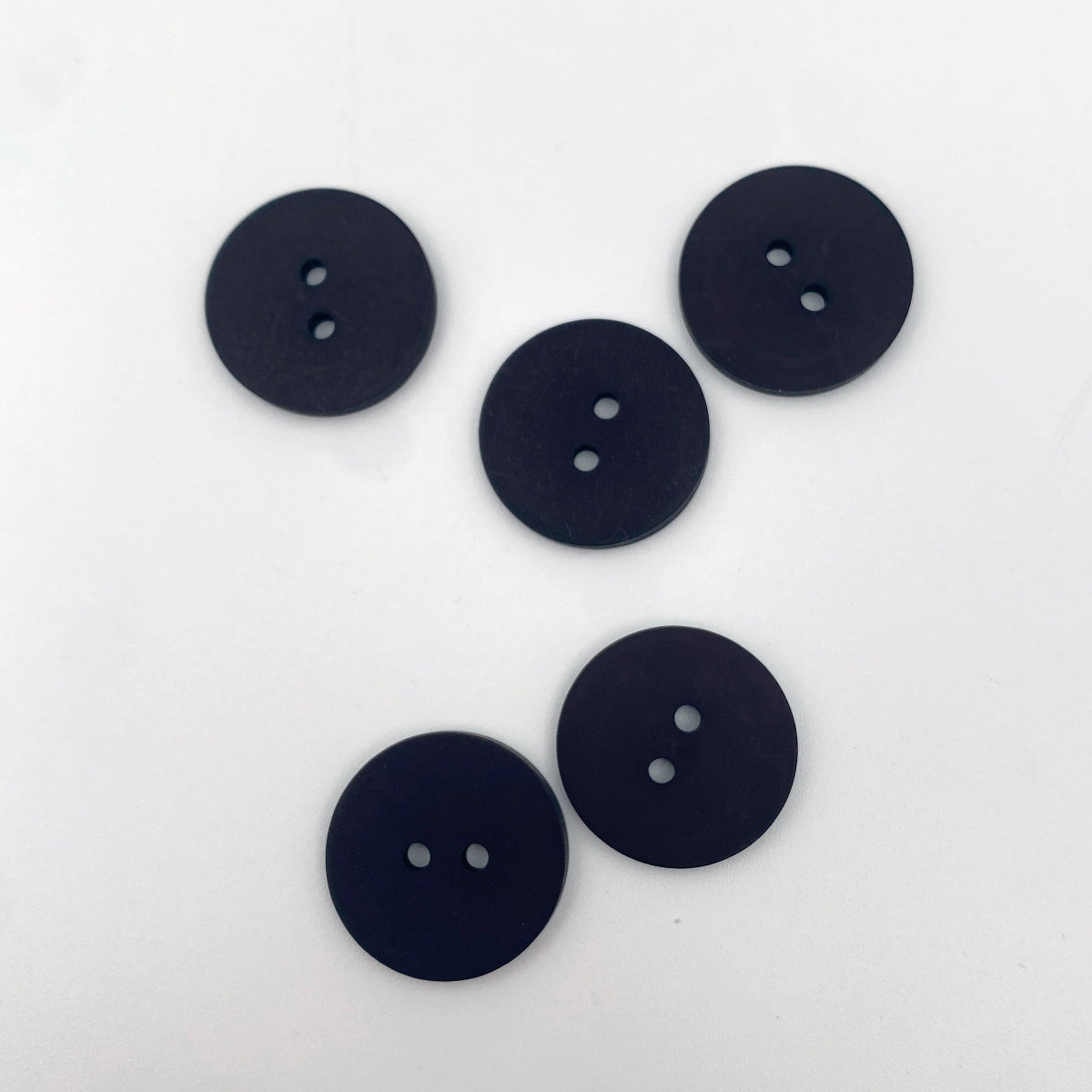 (K310) Mørk Hassel Knap - 22 mm