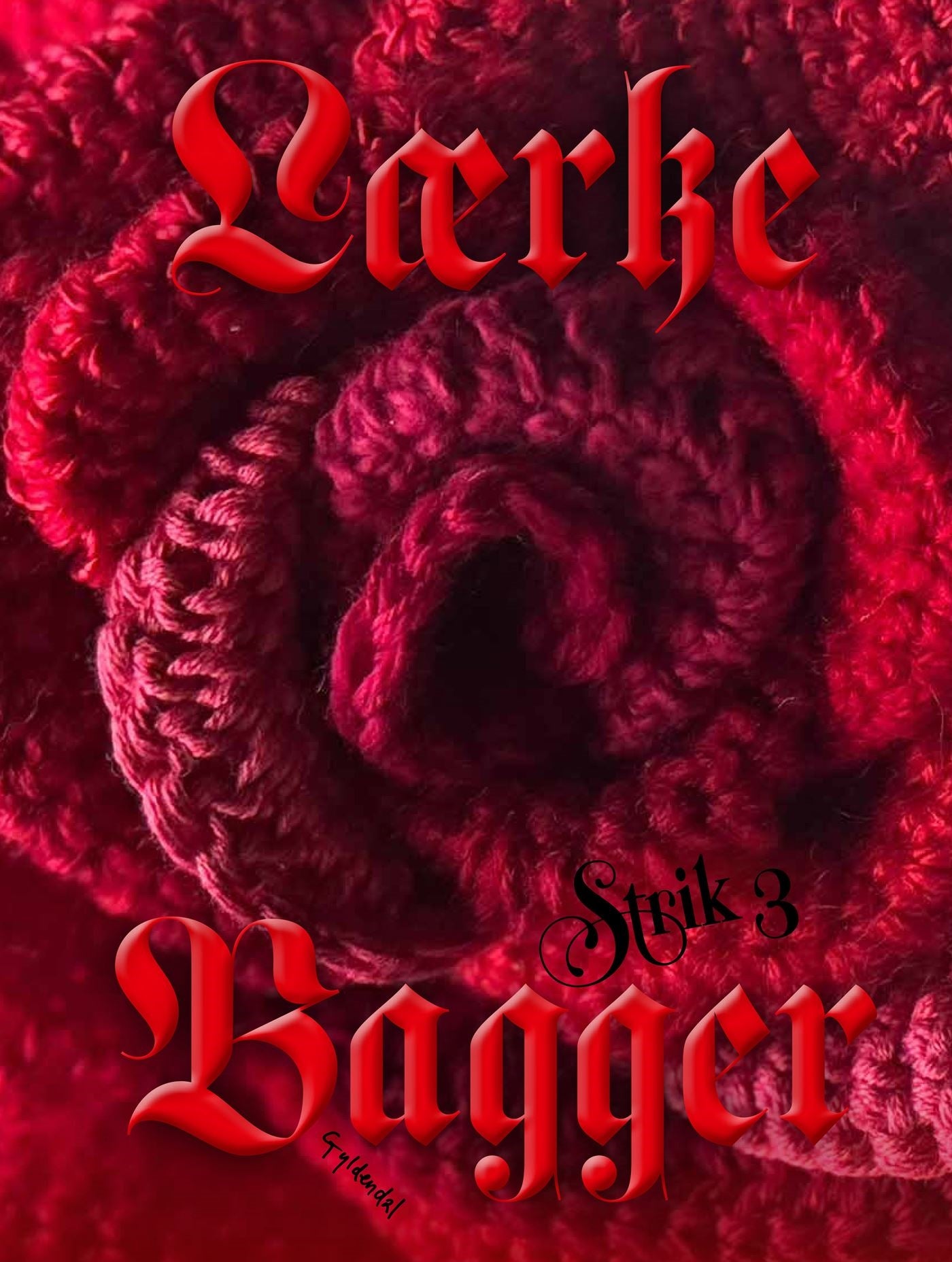 forside til lærke Baggers bog strik 3. en strikket rose i røde farver med rød tekst henover.