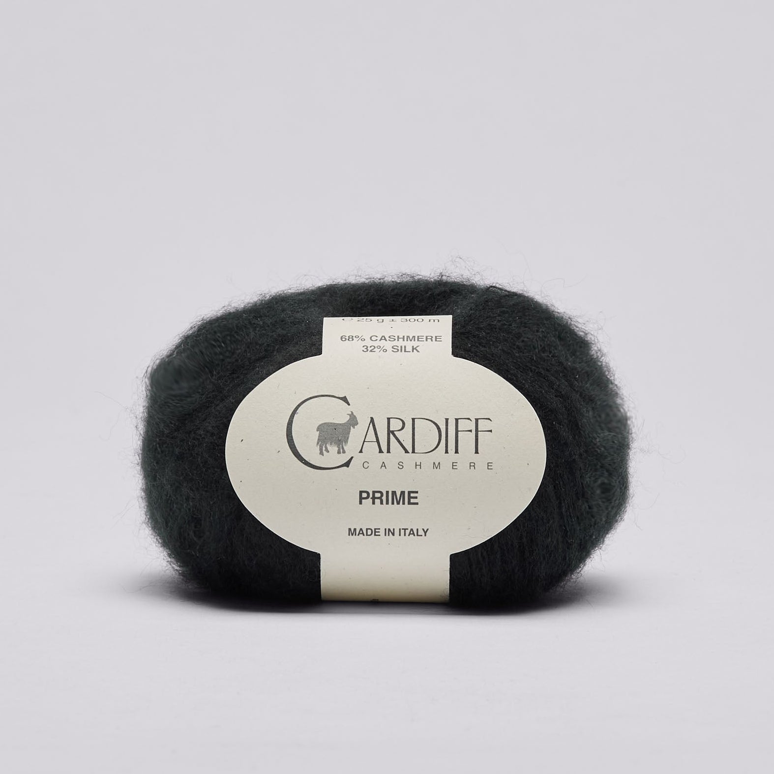 Prime fra Cardiff Cashmere i sort. Børstet cashmere og mulberry silke. Et godt alternativ til mohair.