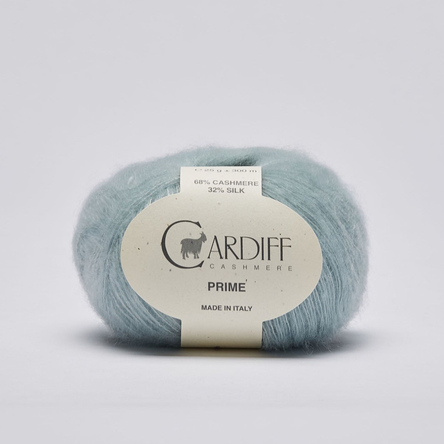 Prime fra Cardiff Cashmere i støvet lyseblå. Børstet cashmere og mulberry silke. Et godt alternativ til mohair.