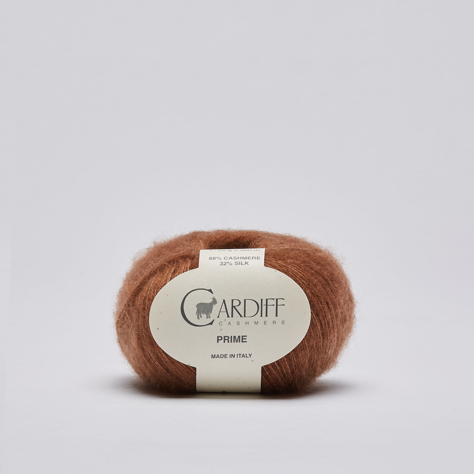 Prime fra Cardiff Cashmere i rustbrun. Børstet cashmere og mulberry silke. Et godt alternativ til mohair.