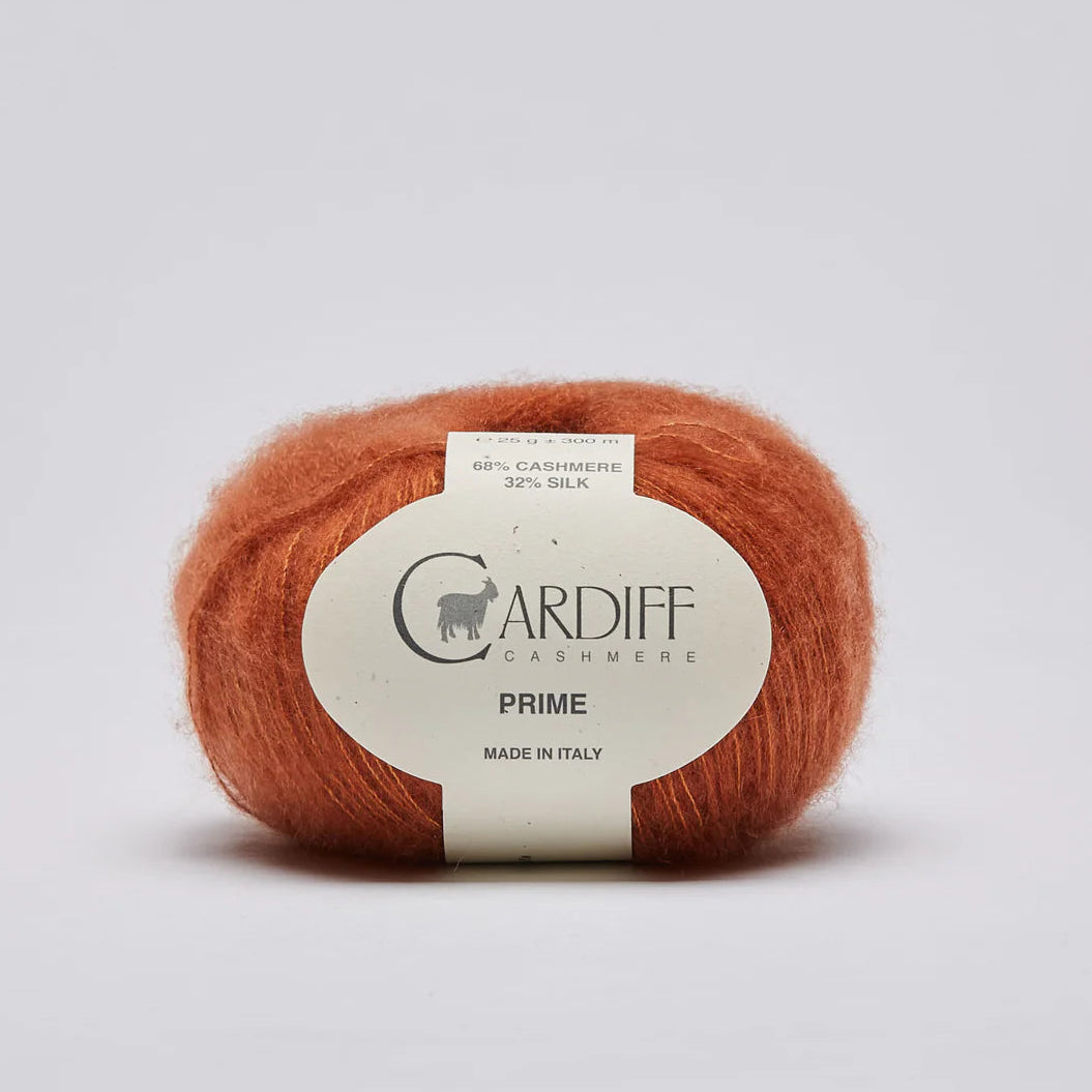 Prime fra Cardiff Cashmere i varm orange brun. Børstet cashmere og mulberry silke. Et godt alternativ til mohair.