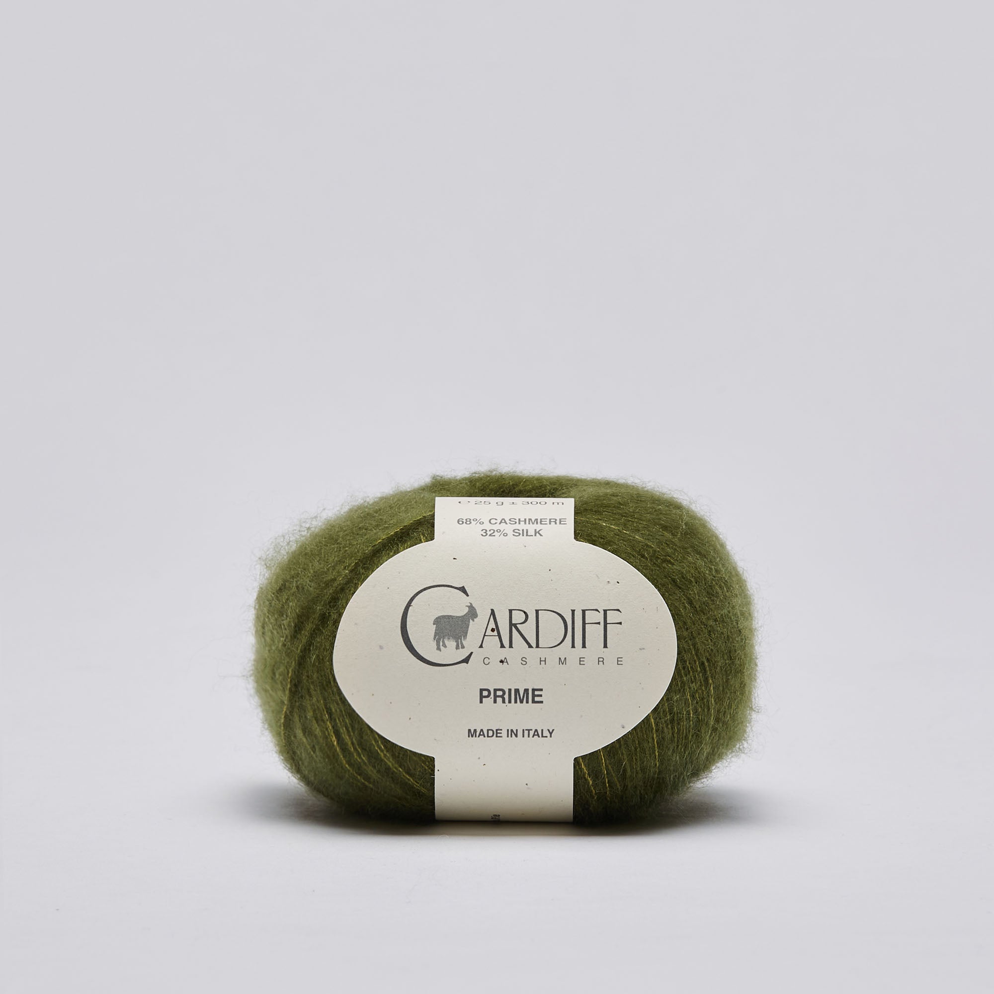Prime fra Cardiff Cashmere i olivengrøn. Børstet cashmere og mulberry silke. Et godt alternativ til mohair.