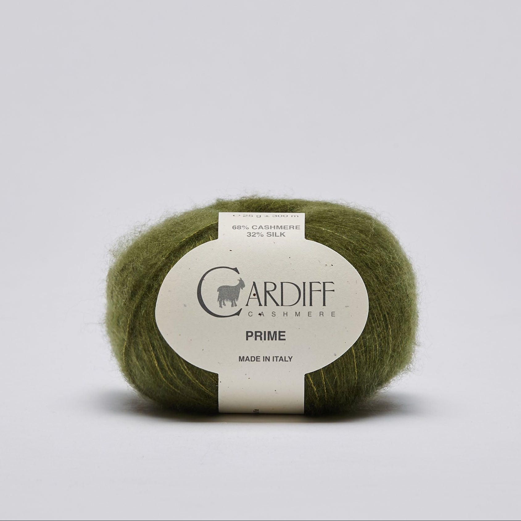 Prime fra Cardiff Cashmere i olivengrøn. Børstet cashmere og mulberry silke. Et godt alternativ til mohair.