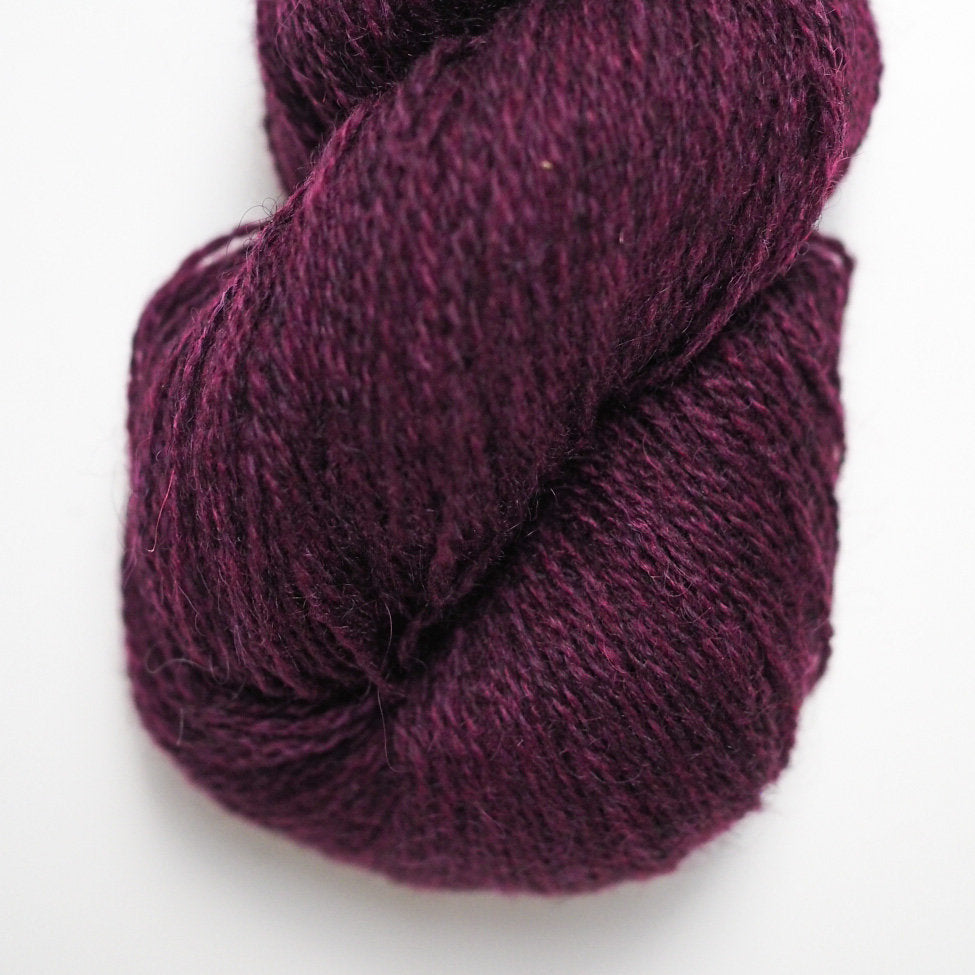 Hjelholt Dansk Pelsuld 8/2 i Aubergine 09