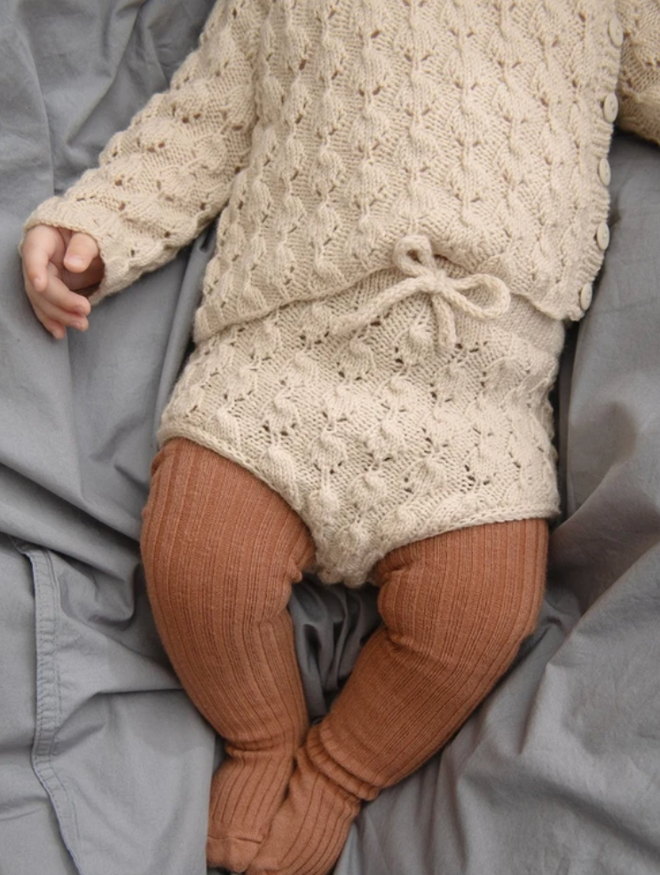 2413 Nr. 2 Lilja Cardigan, Diaper Pants, Bonnet & Tights