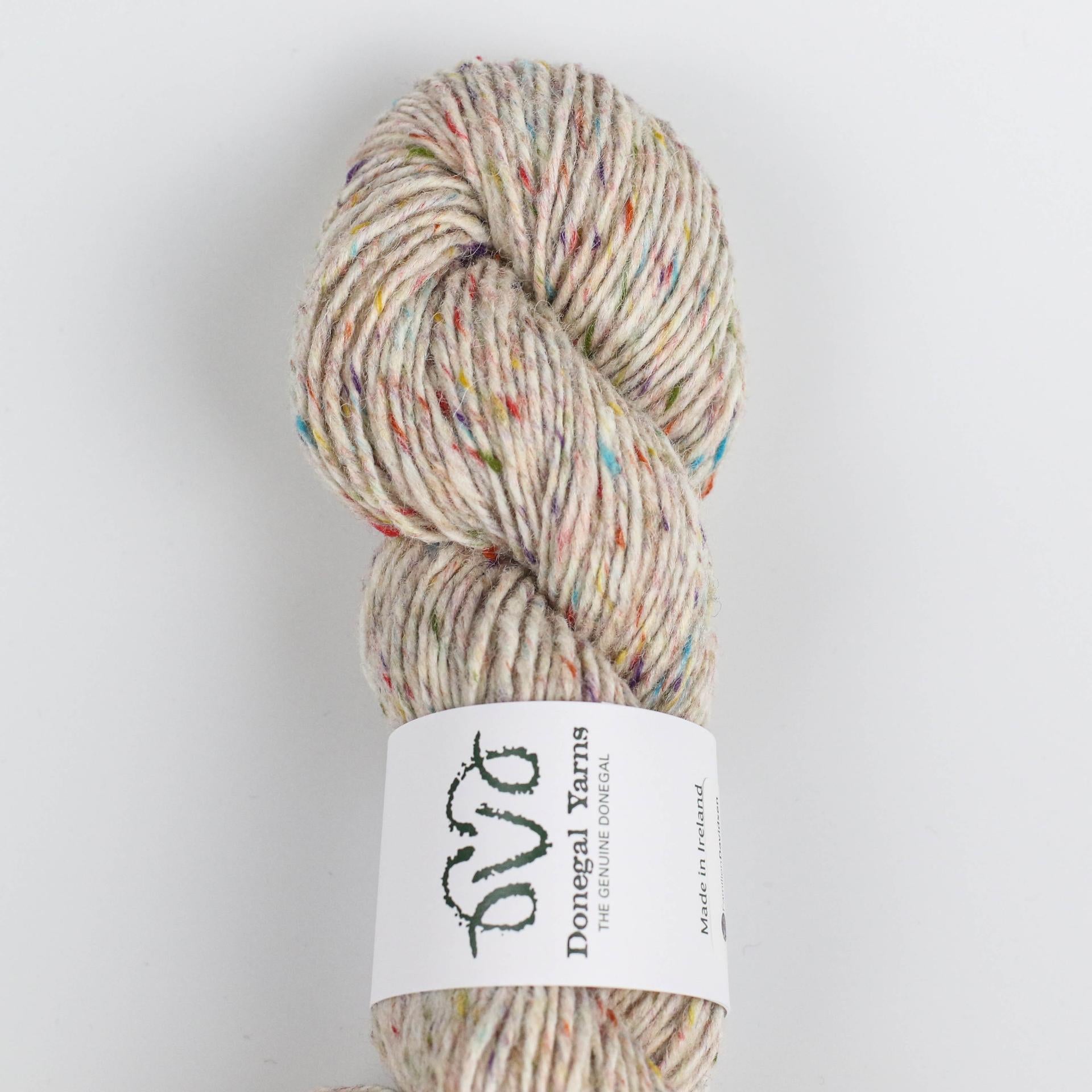 Lækker Donegal Tweed med confetti nister kan bruge som alternativ til Aran Tweed fra Isager