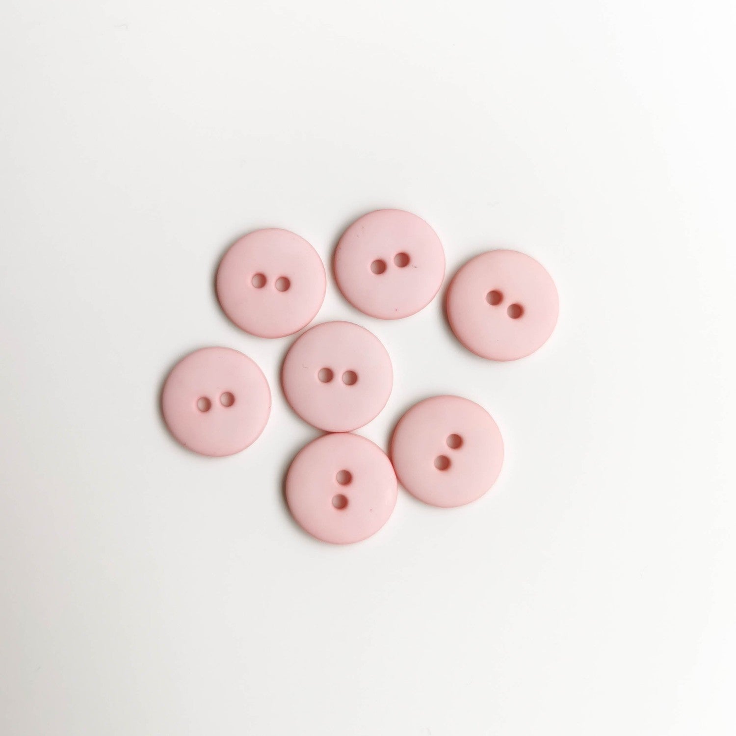 (K42) Lyserød plastknap - 15 mm