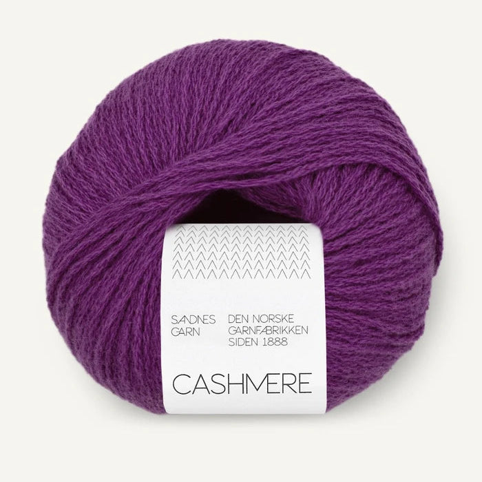 Sandnes Cashmere lilla farve Plum