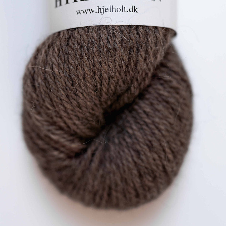 Hjelholt Hyrdegarn i farven Lys Brun 05