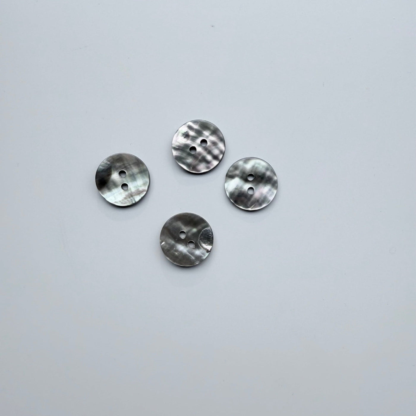 (K206) Lys perlemorsknap - 18 mm.