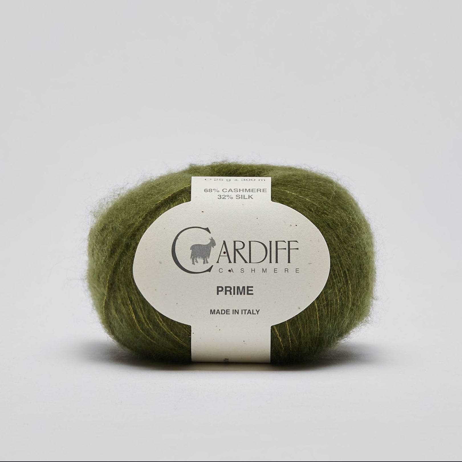 Prime fra Cardiff Cashmere i olivengrøn. Børstet cashmere og mulberry silke. Et godt alternativ til mohair.
