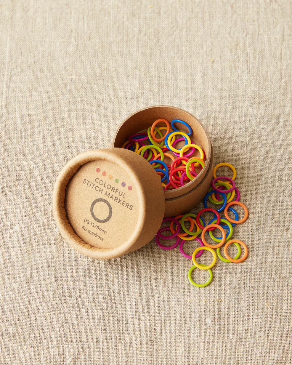 Colored Ring Stitch Markers fra Cocoknits