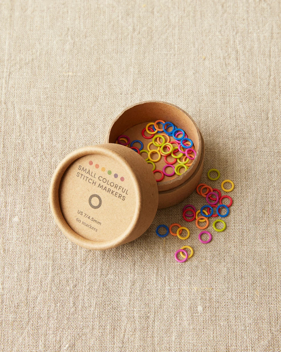 Colored Ring Stitch Markers fra Cocoknits