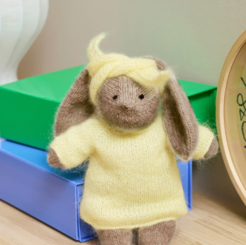 Harepus strikkekit, kanin fra Rauma og Aftenstrikk. Med garn og opskrift