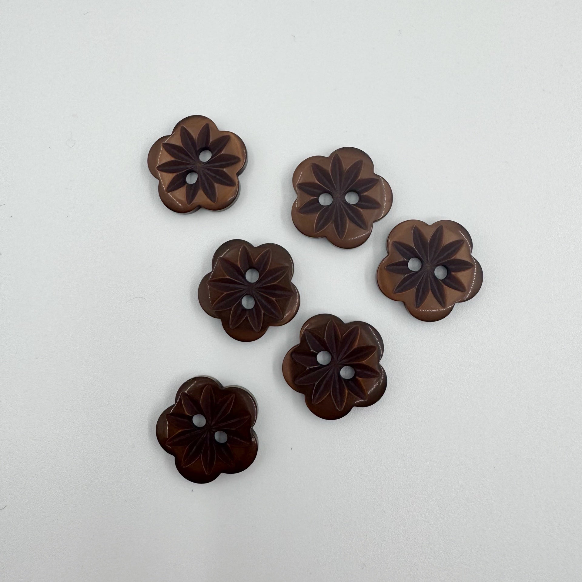 (K322) Blomsterknap brun - 15mm