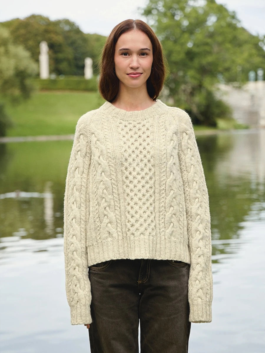 2513 nr. 4 Wilbur Cable Sweater