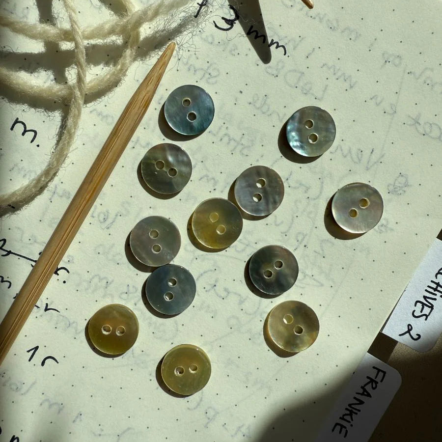 (k350) Lys perlemorsknap - 11,4 mm