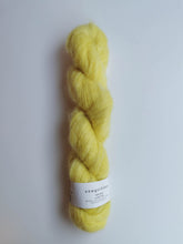 Indlæs billede til gallerivisning Cowgirlblues fluffy mohair uld nylon yarn garn
