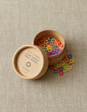 Indlæs billede til gallerivisning Colored Ring Stitch Markers fra Cocoknits

